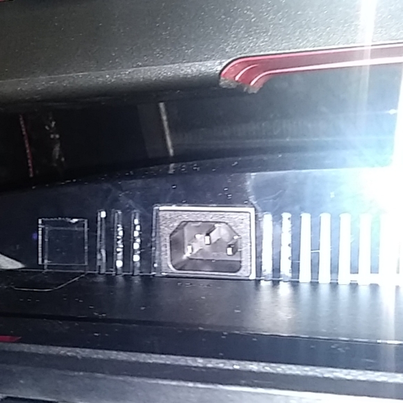 A monitor with half keyboard and hdmi cable - Picture 4 of 8